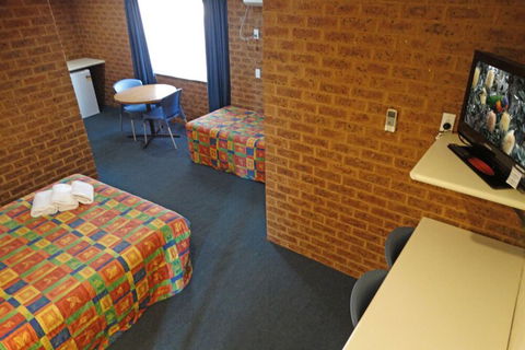 MAS Country Colonial Motor Inn - Timeshare Accommodation 1