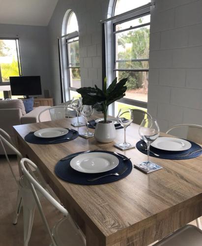 11 Anchovy Street Tin Can Bay Summer Haven Coastal Retreat - Timeshare Accommodation 6
