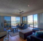 Champagne court 10