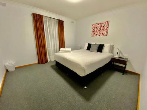 Sevens Avenue Guest House - Timeshare Accommodation 6