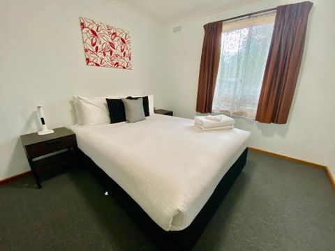 Sevens Avenue Guest House - Timeshare Accommodation 5