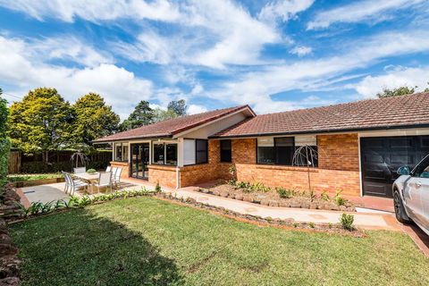 Hedge House- Luxury Space Style Location - Timeshare Accommodation 0
