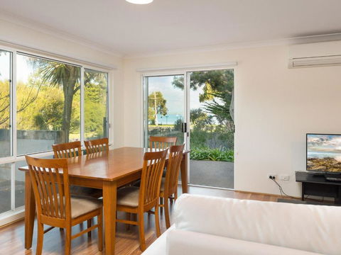 Sky Mirror Cottage - Timeshare Accommodation 6