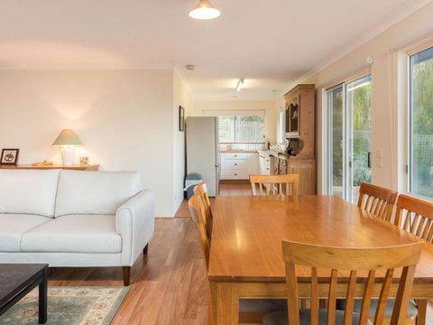 Sky Mirror Cottage - Timeshare Accommodation 1
