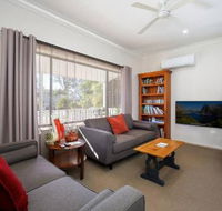 Comfortable Queen sized room near Tuggerah Lake - Timeshare Accommodation