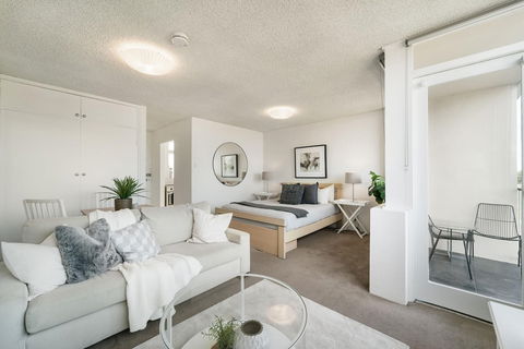Bright And Sunny Studio Apartment - Timeshare Accommodation 3