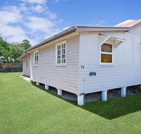 Close to Water Restaurants  Clubs Toorbul St. Bongaree