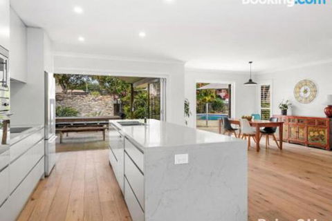 Modern Family Retreat 12 Minell Close - Timeshare Accommodation 4