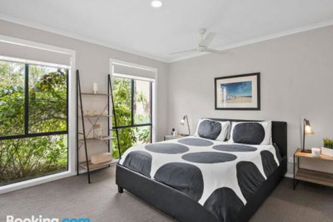 Rye Poolside Escape - Timeshare Accommodation 5