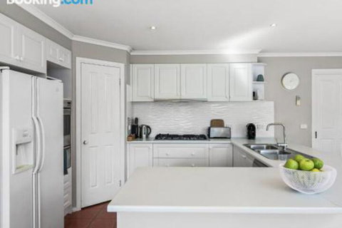 Rye Poolside Escape - Timeshare Accommodation 2