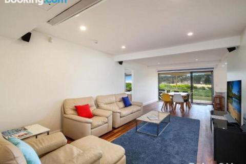 Beachfront Delight 14b Bareena Avenue - Timeshare Accommodation 3