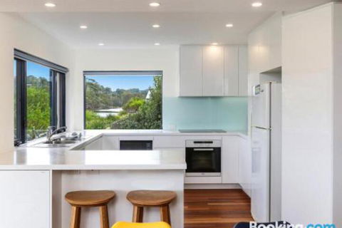 Beachfront Delight 14b Bareena Avenue - Timeshare Accommodation 4