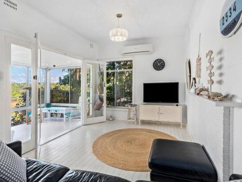 BOMBORA Gerroa 4pm Check Out Sundays - Timeshare Accommodation 4