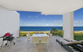 Nautilus Beachfront Apartment 12 - Timeshare Accommodation 6