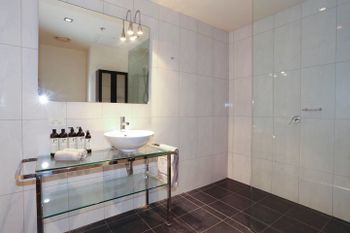 2 Beds 2 Baths FREE Car Park. Behind State Library - Timeshare Accommodation 5