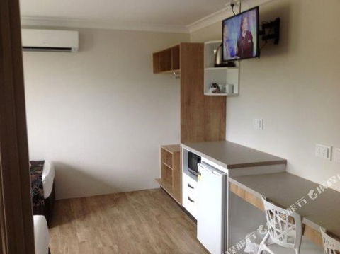 BEST WESTERN CASTLE LODGE MOTEL - Timeshare Accommodation 0