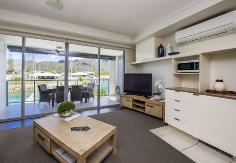Magnetic Blue Waterfront Apartments - Timeshare Accommodation 6