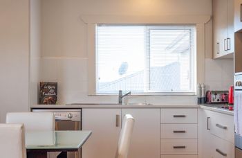 Spacious & Bright 4 Bedroom Home - Timeshare Accommodation 2