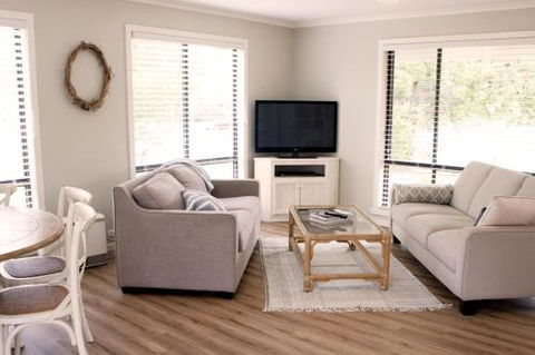 Charlottes Honor River & Golf Cottage - Timeshare Accommodation 0