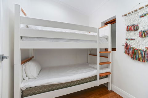 HomeHotel LuxuryHome 500m Crows Nest Shops - Timeshare Accommodation 3