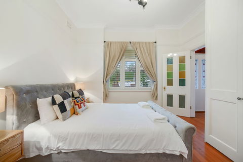 HomeHotel LuxuryHome 500m Crows Nest Shops - Timeshare Accommodation 1