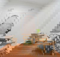 HomeHotel LuxuryHome 500m Crows Nest Shops - Timeshare Accommodation