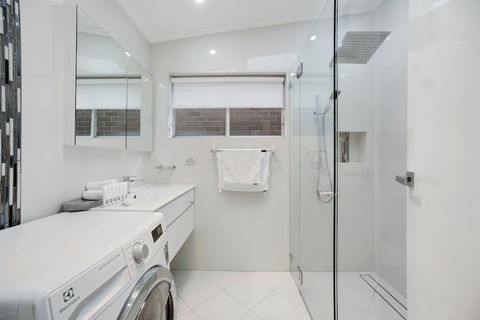 HomeHotel LuxuryHome 500m Crows Nest Shops - Timeshare Accommodation 2