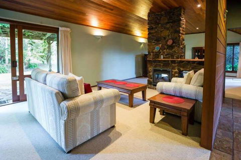 Mt Glorious Getaways - Timeshare Accommodation 1