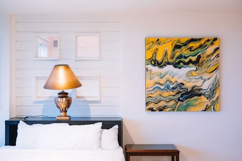Outlook Hill Vineyard Cottages - Timeshare Accommodation 1
