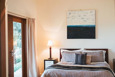 Outlook Hill Vineyard Cottages - Timeshare Accommodation 6