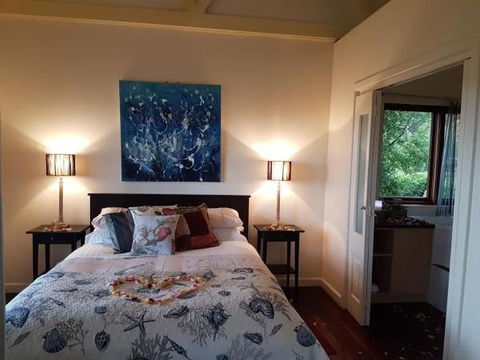 Outlook Hill Vineyard Cottages - Timeshare Accommodation 5