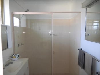 Lake Macquarie Motor Inn - Timeshare Accommodation 4