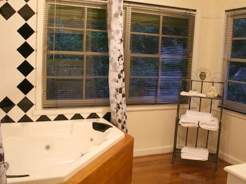 Tudor Cottages Mt Dandenong - Timeshare Accommodation 4