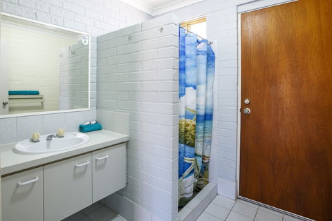 Shark Bay Seafront Apartments - Timeshare Accommodation 4