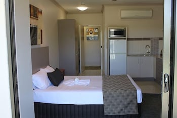 Emerald Executive Apartments - Timeshare Accommodation 3