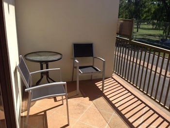 Emerald Executive Apartments - Timeshare Accommodation 5