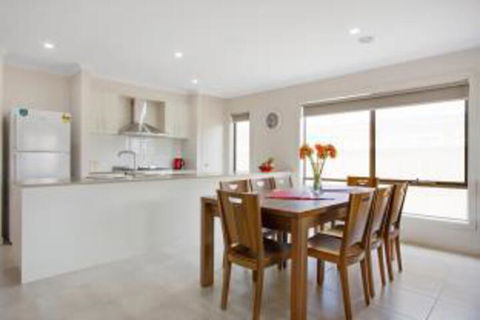Serviced Houses Point Cook - Timeshare Accommodation 3