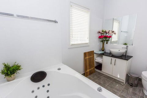 Seaside Spa Retreat - Timeshare Accommodation 4