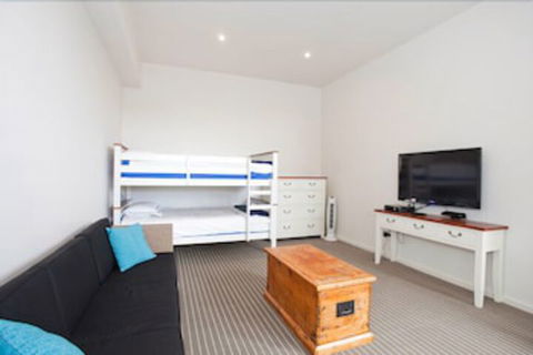 Four Kings Apartments - Timeshare Accommodation 5