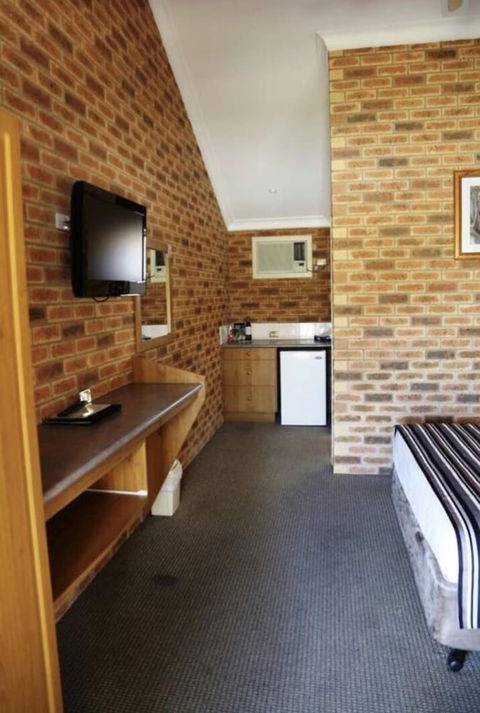 Condobolin Motor Inn - Timeshare Accommodation 6