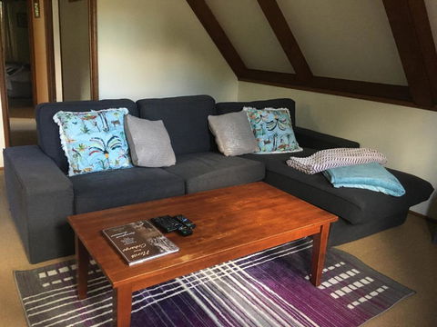 Dancing Waters Cottage - Timeshare Accommodation 4