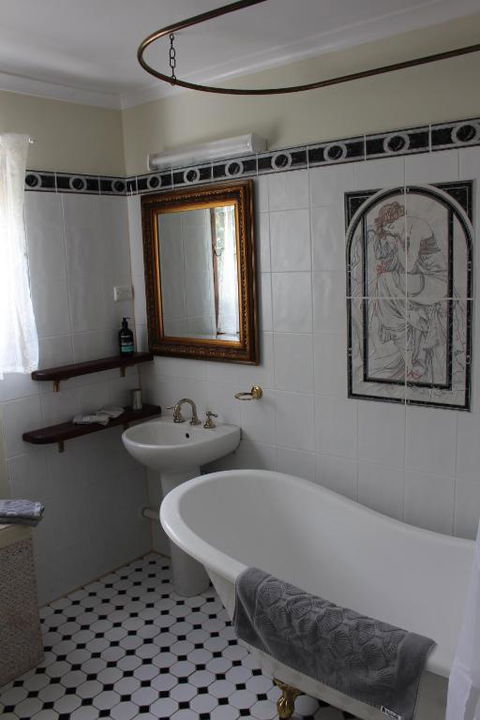 Dancing Waters Cottage - Timeshare Accommodation 2