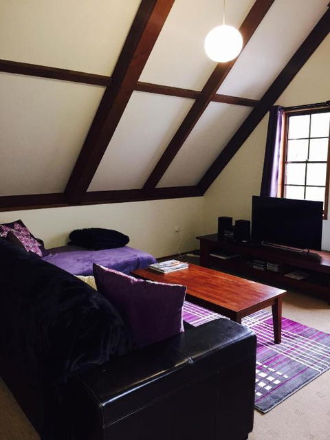 Dancing Waters Cottage - Timeshare Accommodation 3