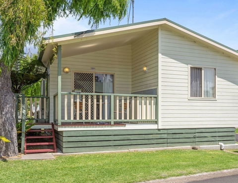 Pleasurelea Tourist Resort And Caravan Park - Timeshare Accommodation 1