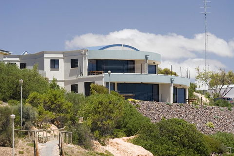 Cliff House Beachfront Villas - Timeshare Accommodation 2