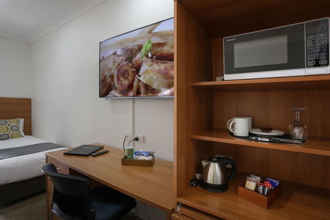 Cadman Motor Inn & Apartments - Timeshare Accommodation 3