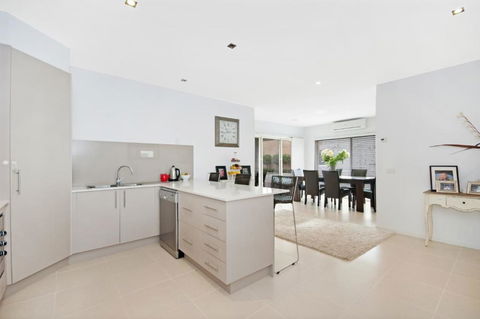 Central Warrnambool Townhouse - Timeshare Accommodation 3