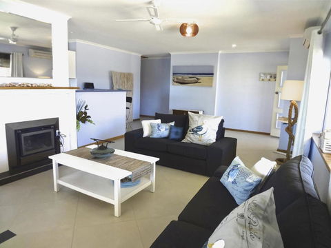 Salty Air Apartments Kingscote Kangaroo Island - Timeshare Accommodation 1