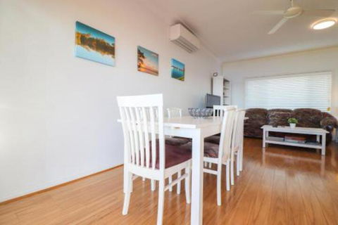 Lakefront Simplicity - Timeshare Accommodation 4