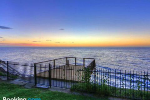 Dolphins At Sunset - Timeshare Accommodation 7